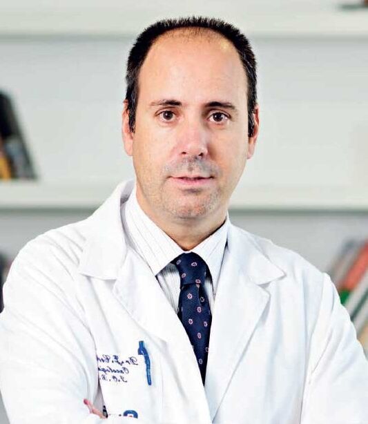 Médico Especialista em doenças infecciosas Carlos Pereira Pessegueiro